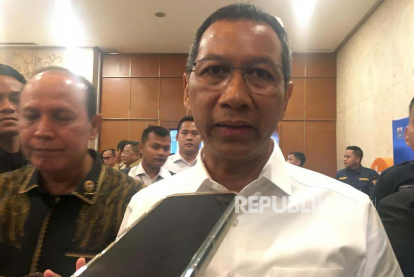 Penjabat (Pj) Gubernur DKI Jakarta Heru Budi Hartono memberikan keterangan kepada wartawan di Balai Kota, Jakarta Pusat, Senin (6/3/2023).