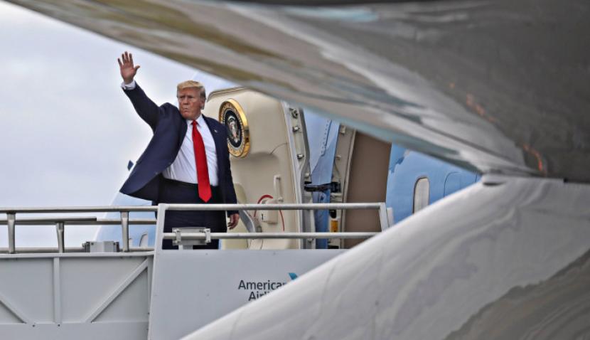 Tajir Abis! Donald Trump Jual Helikopternya yang Dilapisi Emas, Harganya Bikin Tercengang!. (FOTO: Reuters/Leah Millis)