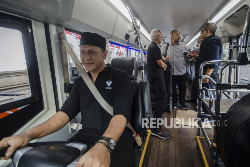 Proyek Bus Rapid Transit (BRT) di Bandung Raya ditargetkan terdiri dari 20 jalur saat beroperasi pada 2026.