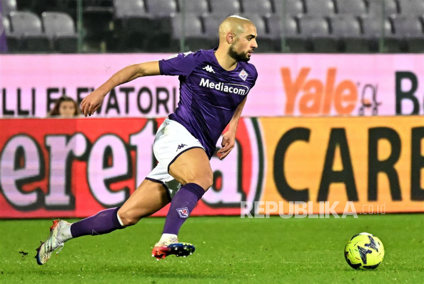  Gelandang Fiorentina Sofyan Amrabat beraksi pada pertandingan sepak bola babak 16 besar Coppa Italia antara ACF Fiorentina dan UC Sampdoria, di Florence, Italia, Jumat (13/1/2023) dini hari WIB. 