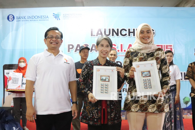 Peluncuran Pasar S.I.A.P (Sehat, Inovatif dan Aman Pakai) QRIS dan Digitalisasi Pasar Gede Cilacap pada Rabu (15/2/2023) oleh PT. POS Indonesia, Bank Indonesia dan Pemkab Cilacap. 