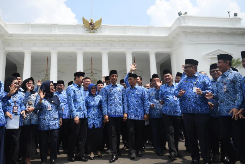 Nasib Thr Asn Di Tangan Jokowi Republika Online