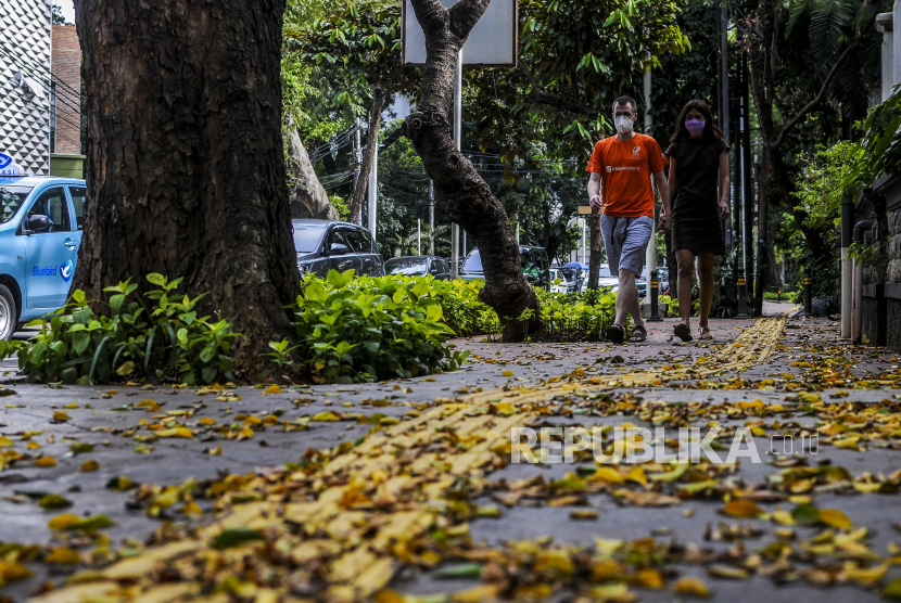 Trotoar di Tebet Raya Ditata. Ilustrasi trotoar di Jakarta Selatan.
