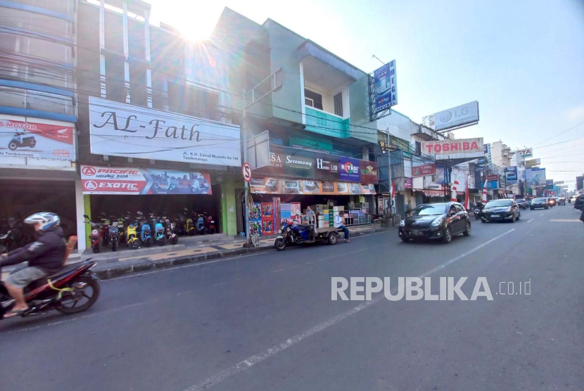 Ruas Jalan KH Z Mustofa, Kota Tasikmalaya, Jawa Barat.