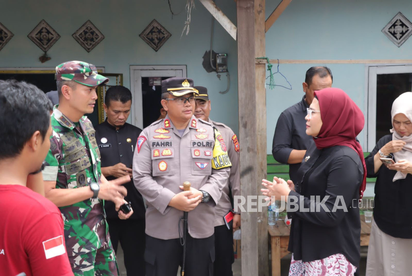 Forkopimda Kabupaten Indramayu melakukan pengecekan PPK, PPS, dan TPS dalam rangka kesiapan Pemilu 2024 di wilayah hukum Polres Indramayu, Selasa (13/2/2024). 