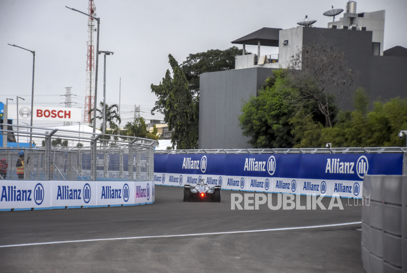 Ilustrasi. Anggota Komisi VI DPR, Deddy Y Sitorus, menyebutkan, tidak ada keharusan bagi BUMN untuk menjadi sponsor bagi ajang ajang balapan mobil listrik Formula E, yang diselenggarakan di Ancol, Jakarta Utara, Sabtu (4/6/2022) hari ini.