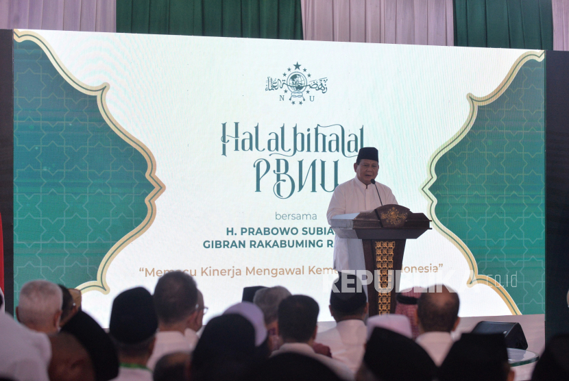 Presiden terpilih periode 2024-2029 Prabowo Subianto memberikan sambutan saat menghadiri acara Halal bihalal di Gedung PBNU, Jakarta, Ahad (28/4/2024). Pengurus Besar Nahdlatul Ulama (PBNU) menggelar halal bihalal bersama Presiden dan Wakil Presiden terpilih periode 2024 Prabowo Subianto dan Gibran Rakabuming Raka. Acara tersebut juga turut dihadiri oleh sejumlah Menteri Kabinet Indonesia maju dan duta besar negara sahabat.