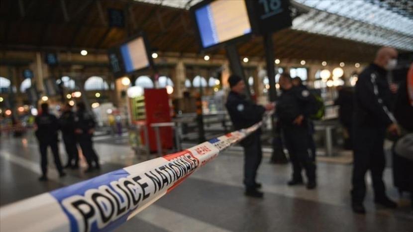 Tersangka serangan menggunakan pisau di stasiun kereta Paris yang menyebabkan enam orang terluka adalah seorang pemuda Afrika yang akan dideportasi