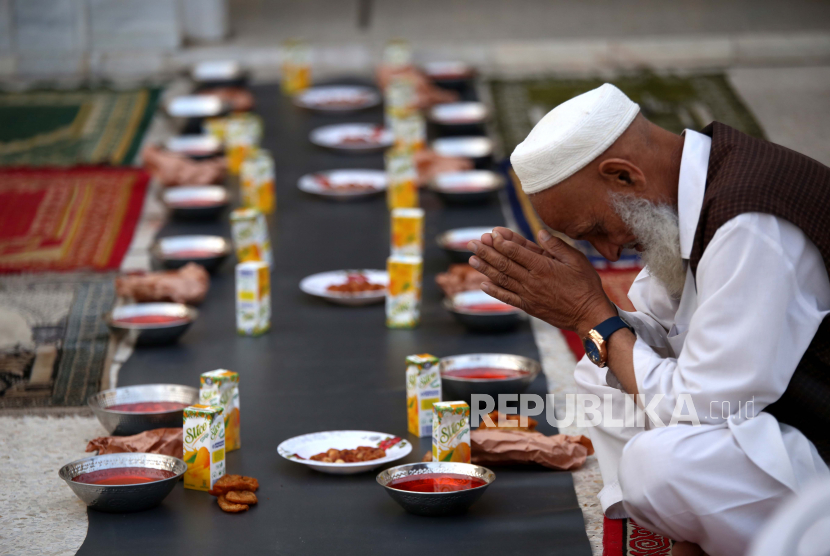 Doa mohon rezeki yang halal.