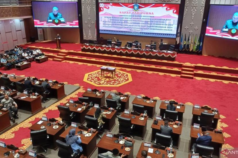 DPRD-Pemprov Kepri sepakati APBD Perubahan 2025 sebesar Rp3,9 triliun.