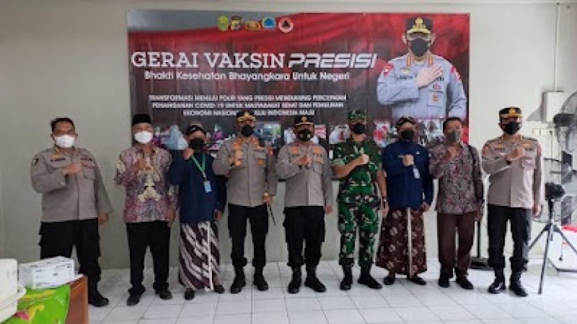 Kapolri Meninjau Vaksinasi di SD Muhammadiyah Bantul Kota - Suara Muhammadiyah