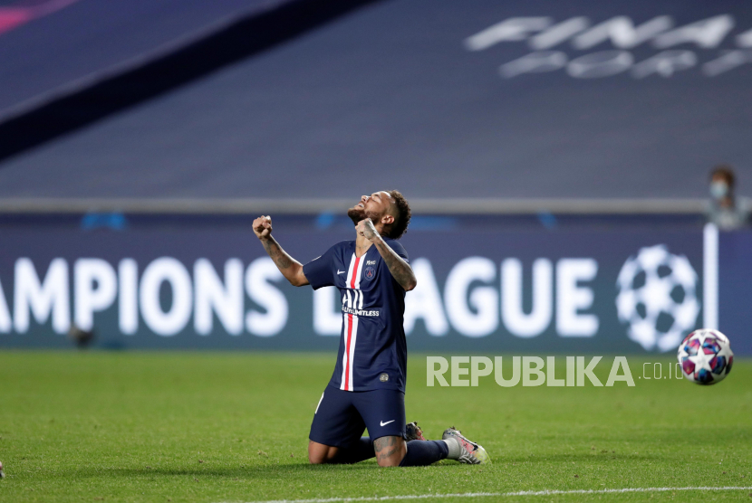 Ekspresi Penyerang Paris Saint Germain Neymar setelah memastikan timnya sukses melaju ke laga final Liga Champions.