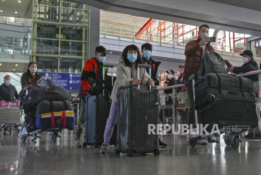 China telah berhenti mengeluarkan visa jangka pendek untuk warga Korea Selatan. Kebijakan ini diambil setelah Seoul memberlakukan pembatasan perjalanan bagi pelancong dari China