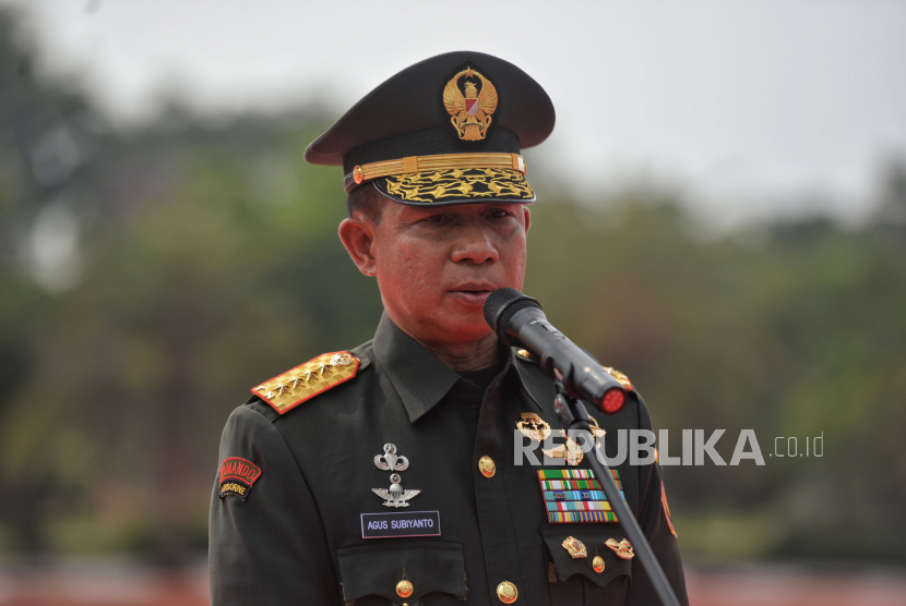 Panglima TNI Jenderal Agus Subiyanto usai upacara serah terima jabatan di Mabes TNI, Cilangkap, Jakarta Timur, Rabu (22/11/2023). 