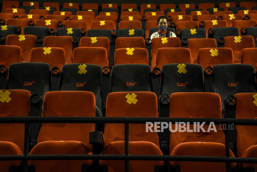Bioskop kota Bogor belum boleh beroperasi selama PSBMK dua pekan ke depan (Foto: ilustrasi bioskop)