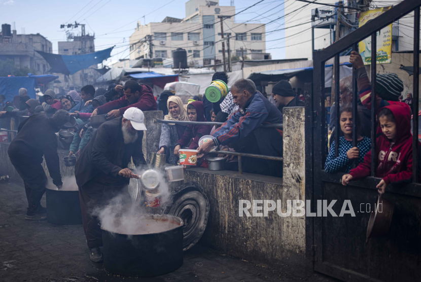 Palestinians line up for a free meal in Rafah, Gaza Strip, Friday, Feb. 16, 2024. International aid agencies say Gaza is suffering from shortages of food, medicine and other basic supplies as a result of the war between Israel and Hamas.  