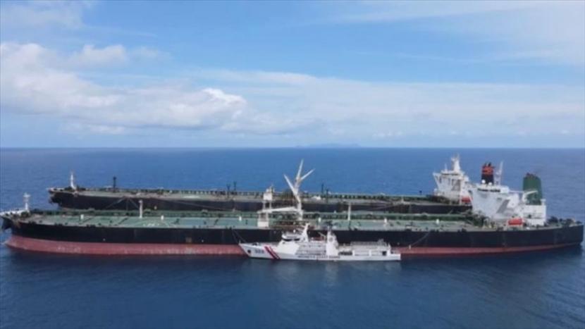Indonesia melakukan pengawalan dua kapal tanker asing yang ditangkap beberapa waktu lalu karena diduga melakukan tindakan ilegal di perairan Indonesia.