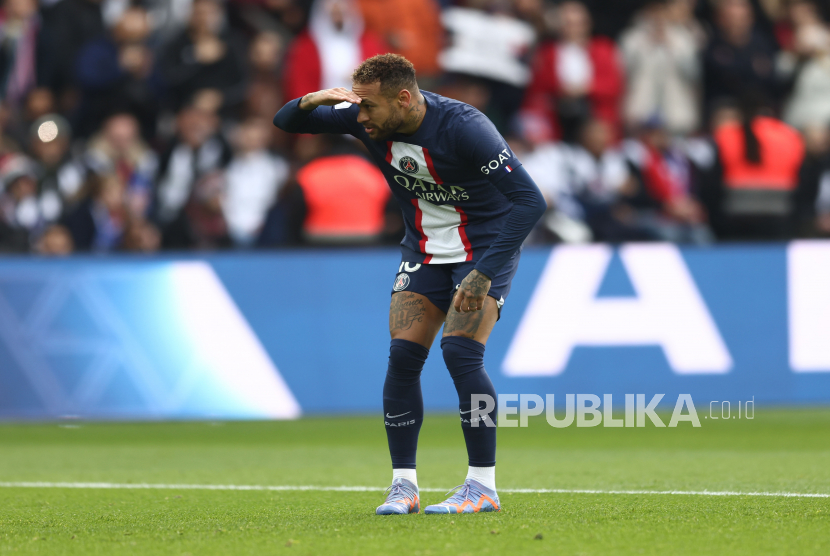 Bintang timnas Brasil dan Paris Saint-Germain (PSG), Neymar Jr, yang sedang dibekap cedera.