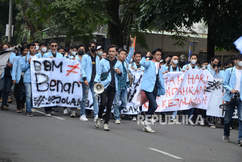 Mahasiswa dari sejumlah kampus di Kota Bandung, kembali berunjuk rasa di depan Gedung DPRD Provinsi Jawa Barat, ilustrasi