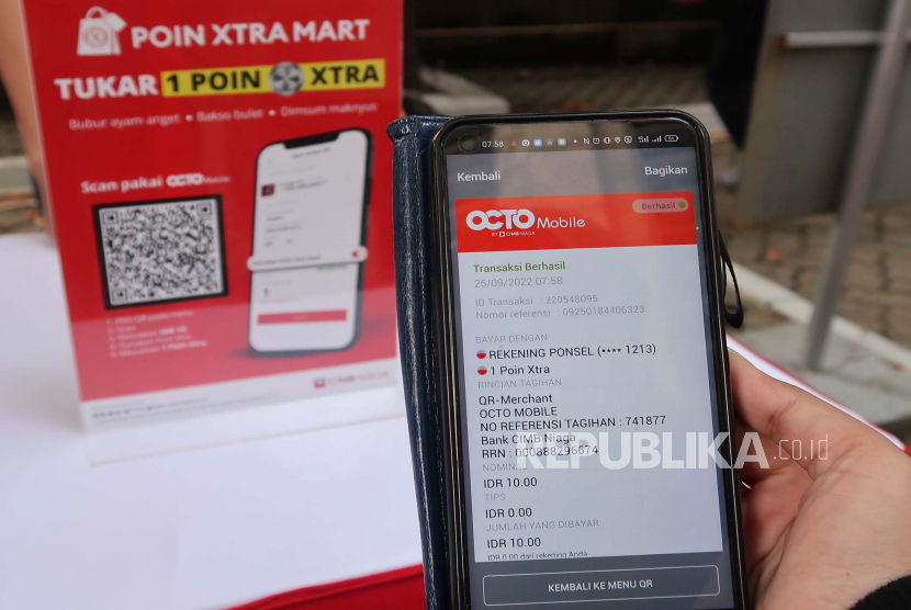 Nasabah melakukan pembayaran dengan menukar Poin Xtra melalui Digital Banking Super App OCTO Mobile. PT Bank CIMB Niaga Tbk (CIMB Niaga) kini memfasilitasi transaksi pembayaran QR inbound cross border AliPay dan WeChat Pay pada merchant-merchant mitra di Indonesia. Ini ditujukan untuk wisatawan, pekerja, dan masyarakat dari China yang menggunakan dompet digital AliPay dan WeChat Pay.
