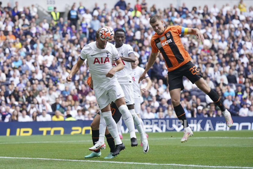 Striker Tottenham Hotspur, Harry Kane, mencetak gol saat timnya menang 5-1 atas Shakhtar Donetsk di laga pramusim, Ahad (6/8/2023).