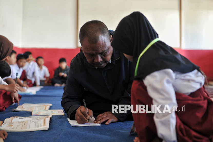 Guru madrasah (Ilustrasi).