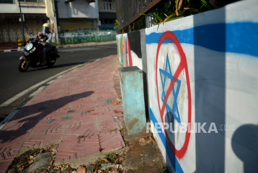 Mural boikot Israel di kawasan Gondomanan, Yogyakarta. sejumlah negara di dunia juga telah menyatakan dukungannya secara terbuka untuk Israel. Perlukah boikot wisata ke negara-negara itu?