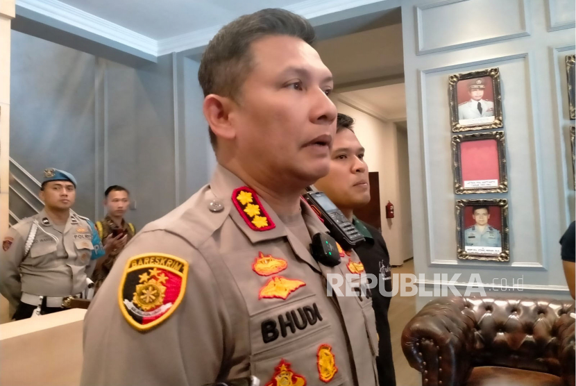 Kapolresta Malang Kota (Makota) memberikan keterangan pers terkait laporan penyidikan kasus trading Auto Trade Gold (ATG) milik crazy rich Surabaya, Wahyu Kenzo (WK). 