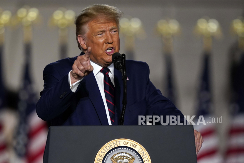 Presiden Donald Trump berbicara dari Halaman Selatan Gedung Putih pada hari keempat Konvensi Nasional Partai Republik, Kamis, 27 Agustus 2020, di Washington. 