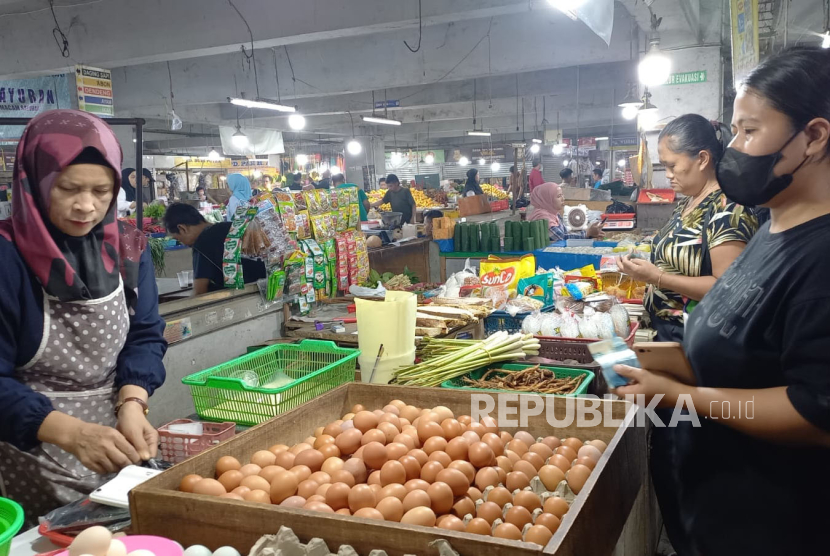 Suasana di pasar tradisional (ilustrasi). Pemkot Bengkulu melakukan sidak ke pasar tradisional. Dari sidak itu diketahui bahwa harga pangan masih tinggi menjelang Ramadhan.