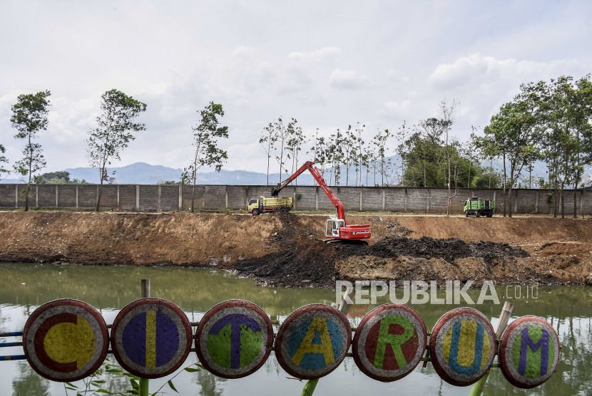 Dinas Lingkungan Hidup (DLH) Kabupaten Bandung menyatakan, kualitas air di Daerah Aliran Sungai (DAS) Citarum terus mengalami peningkatan.