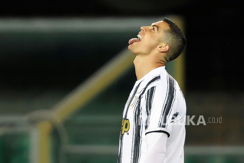  Reaksi Cristiano Ronaldo dari Juventus selama pertandingan sepak bola Serie A Italia antara Hellas Verona FC dan Juventus FC di stadion Marcantonio Bentegodi di Verona, Italia, 27 Februari 2021.