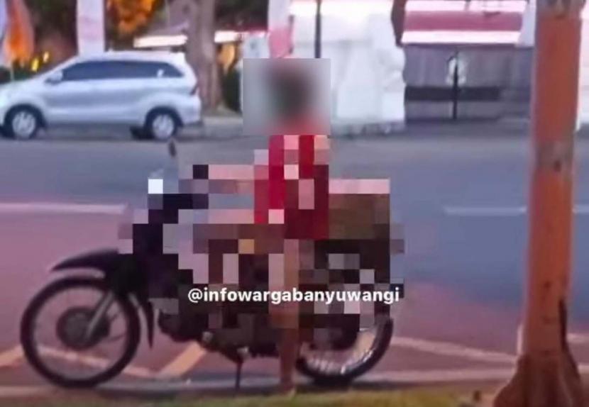 Pemotor yang onani disebut di Banyuwangi (Foto: Tangkapan layar video akun Instagram @infowargabanyuwangi)