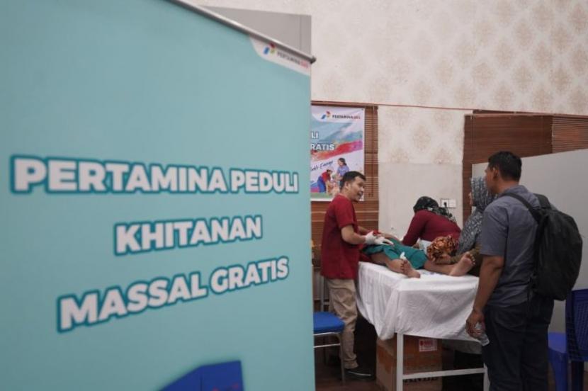 Pertagas Gelar Khitanan Massal dan Santunan untuk Anak Yatim di Riau