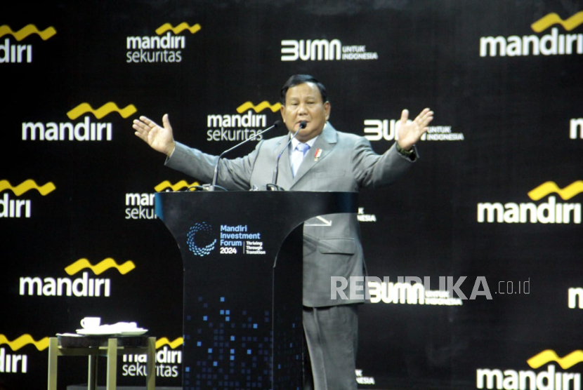 Menteri Pertahanan Prabowo Subianto menyampaikan keynote speech pada acara Mandiri Investment Forum (MIF) 2024 di Jakarta, Selasa (5/3/2024). 