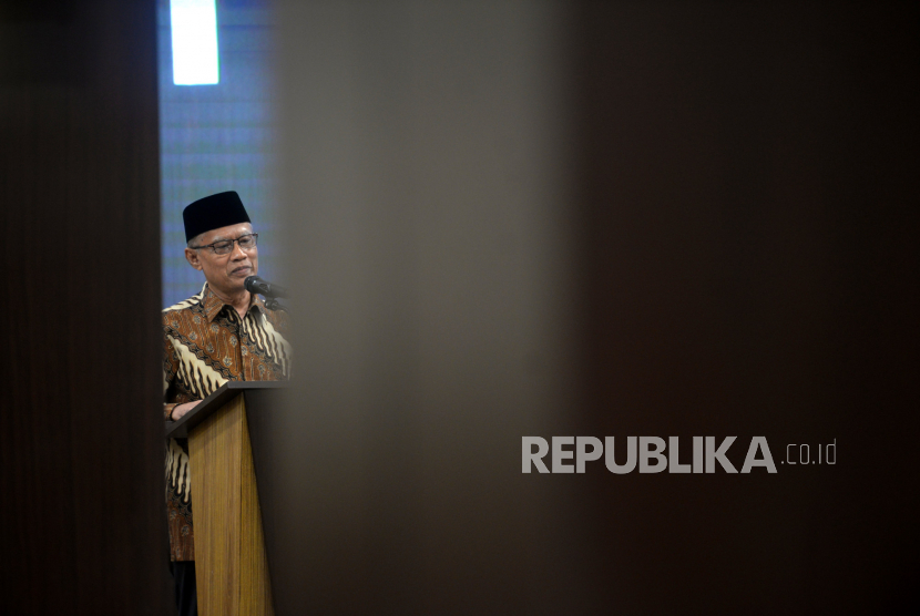 Haedar Nashir Minta Umat Tak Permasalahkan Perbedaan Sholat Idul Adha. Foto: Ketua Umum PP Muhammadiyah, Haedar Nashir.