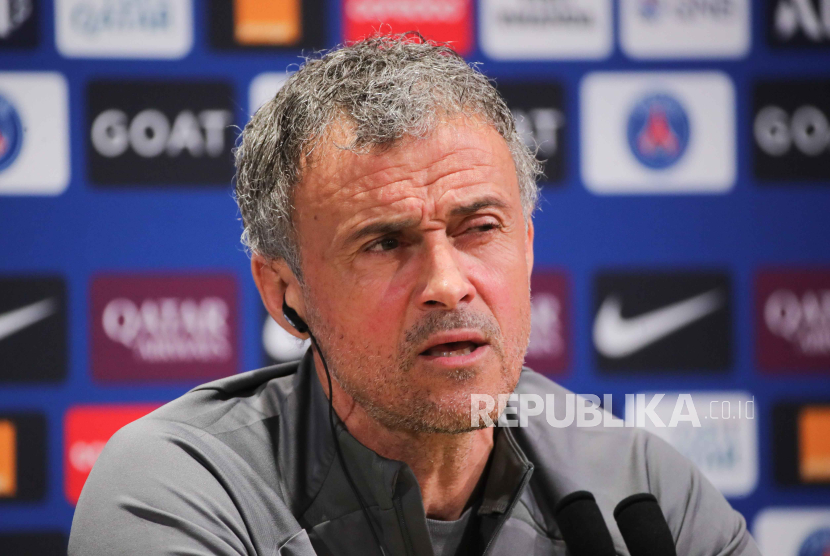  Pelatih Paris Saint Germain, Luis Enrique.