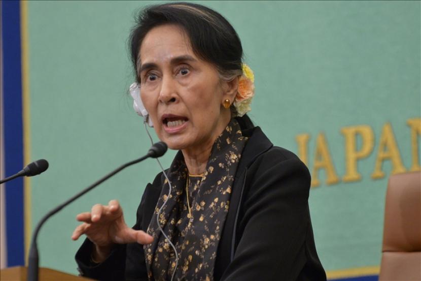 Penasihat Negara Myanmar yang digulingkan, Aung San Suu Kyi, sakit sehingga persidangannya pada Senin hari ini (13/9) ditunda.