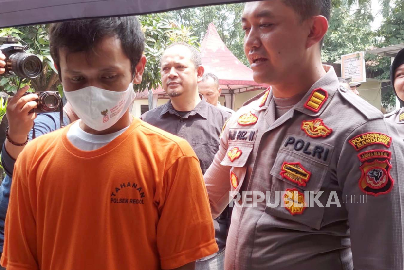 Jimy Ramdhani (30 tahun) pemuda asal Buahbatu, Kota Bandung nekat mencuri di minimarket agar hasilnya bisa dipakai judi online.