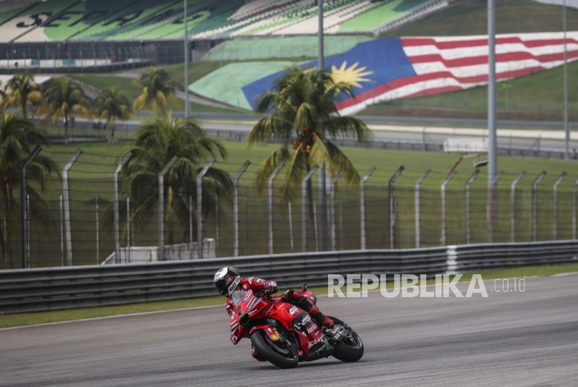 Pembalap MotoGP asal Italia dari tim Ducati Lenovo Francesco Bagnaia beraksi di Sirkuit Sepang Malaysia. (Ilustrasi).