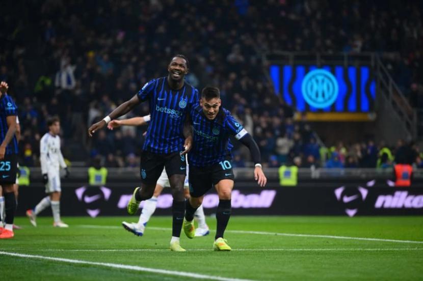 Pesta gol 4-0 atas Como, Inter Milan rebut puncak klasemen sementara.
