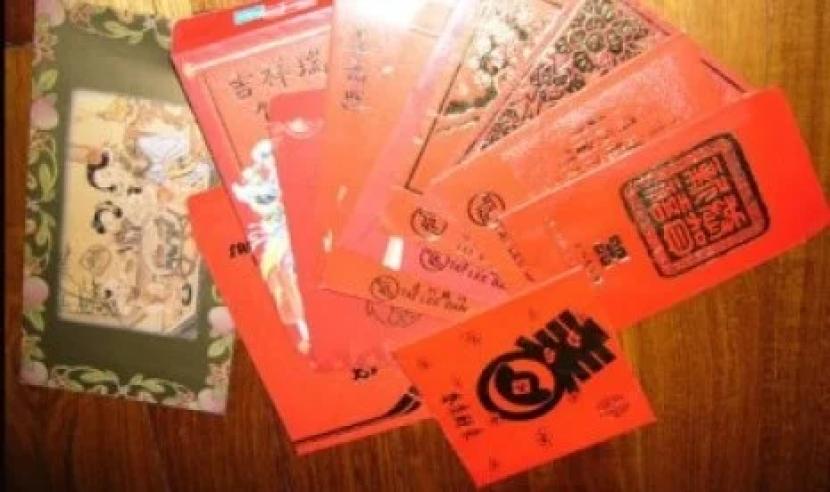 Angpao merupakan tradisi yang dipertahankan saat Imlek.