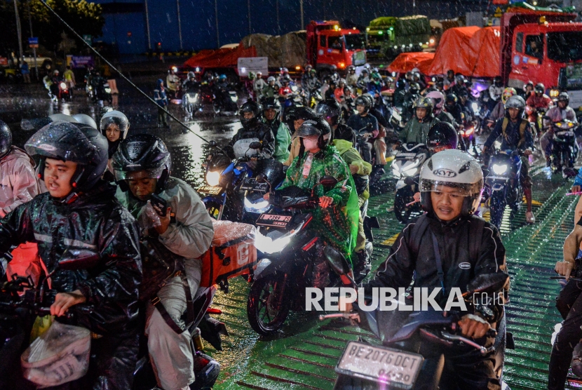 2.823 Sepeda Motor Menyeberang via Pelabuhan Ciwandan Banten