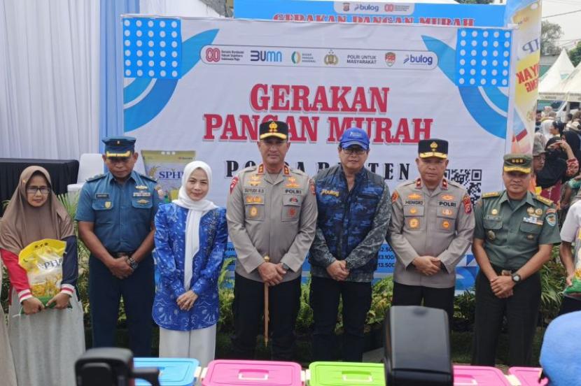 7.000 warga hadiri bazar murah Polda Banten-Bulog di Cikande.