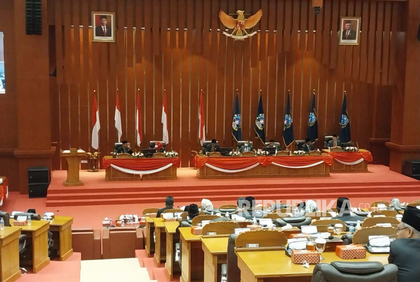 DPRD Kabupaten Sleman menggelar Rapat Paripurna ke-V Masa Persidangan III tahun sidang 2022-2023 dengan agenda mendengarkan Sidang Tahunan MPR RI dan Pidato Kenegaraan Presiden dalam rangka HUT ke-78 Kemerdekaan Republik Indonesia, Rabu (16/8/2023). 