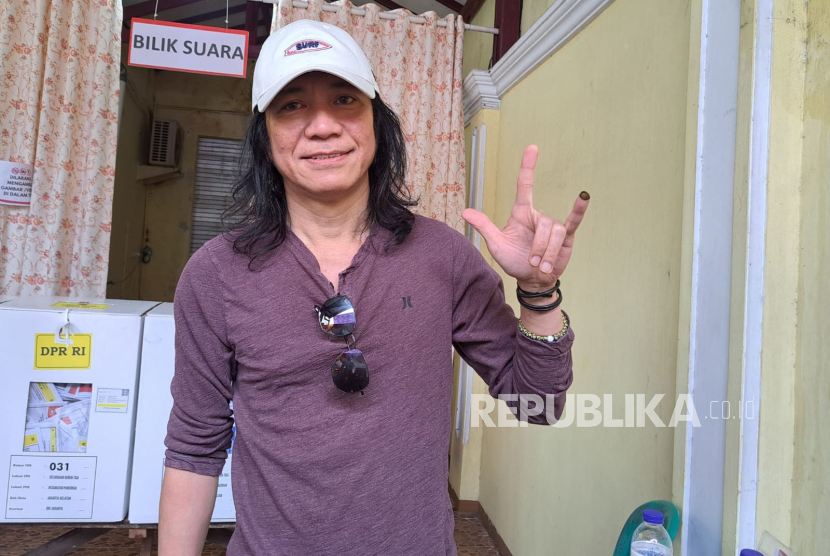 Personel grup musik Slank, Abdee Negara. Musisi Abdee Slank saat ini tengah menjalani perawatan intensif di rumah sakit Siloam setelah mengalami penurunan kesehatan.