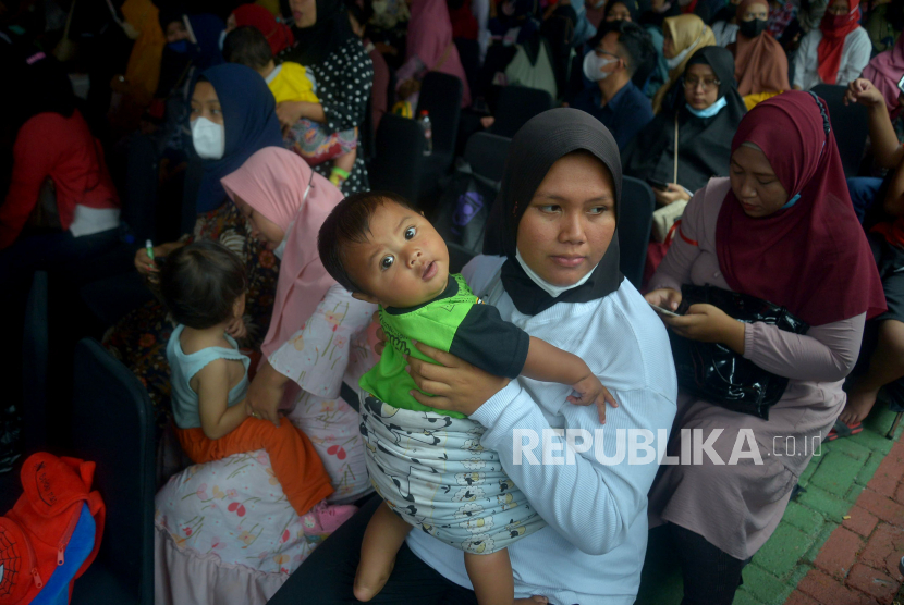 Ibu dan anak (ilustrasi). Penjabat Gubernur Sulawesi Barat Akmal Malik mengajak Badan Amil Zakat Nasional (Baznas) setempat agar bersinergi bersama pemerintah daerah mengatasi masalah stunting atau kekerdilan di daerah itu.