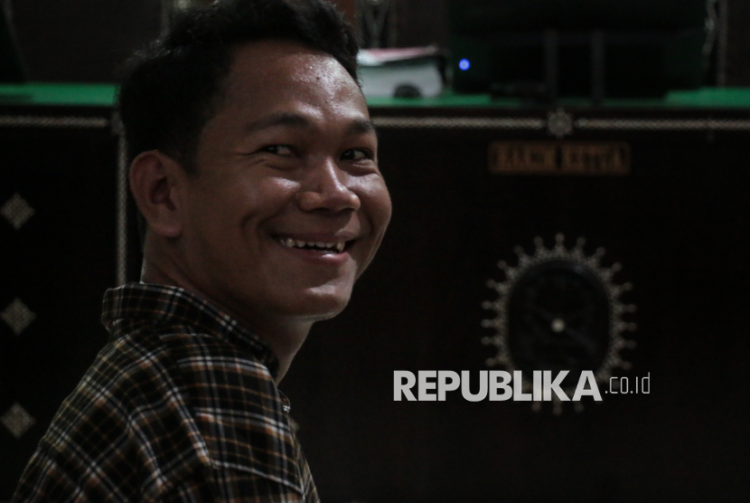 Senyum Agus Buntung Dituntut 12 Tahun Penjara di Kasus Pelecehan Seksual