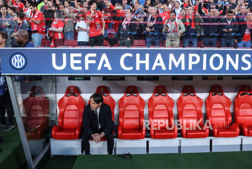 Pelatih Inter Milan, Simone Inzaghi. Simone Inzaghi mengaku timnya harus tampil semaksimal mungkin saat menjamu Benfica pada leg kedua perempat final Liga Champions 2022/2023 di Stadion Giuseppe Meazza, Kamis (20/4/2023) dini hari WIB.