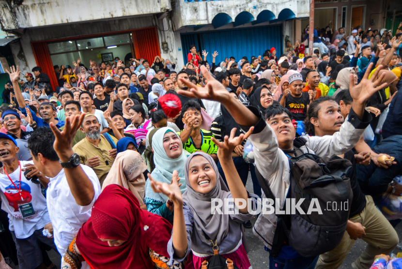 Mengenal Tradisi Serak Gulo, Wujud Syukur Muslim Keturunan India di Padang